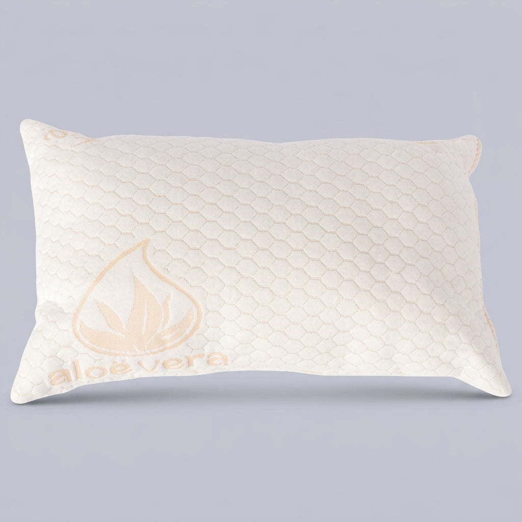 Almohada de viaje viscoelástica con aloe vera Trayecto, sobre fondo liso de estudio
