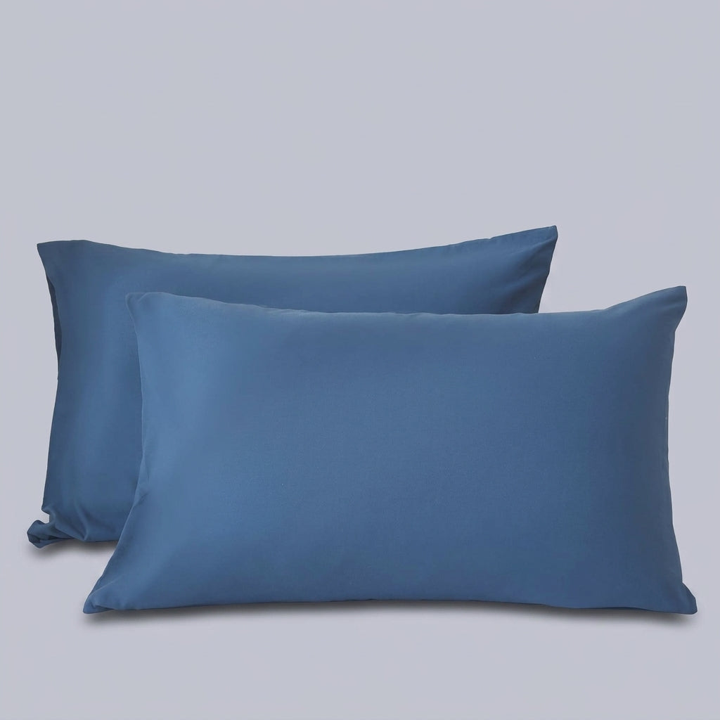 Juego de dos fundas de almohada Suave, sobre fondo liso de estudio