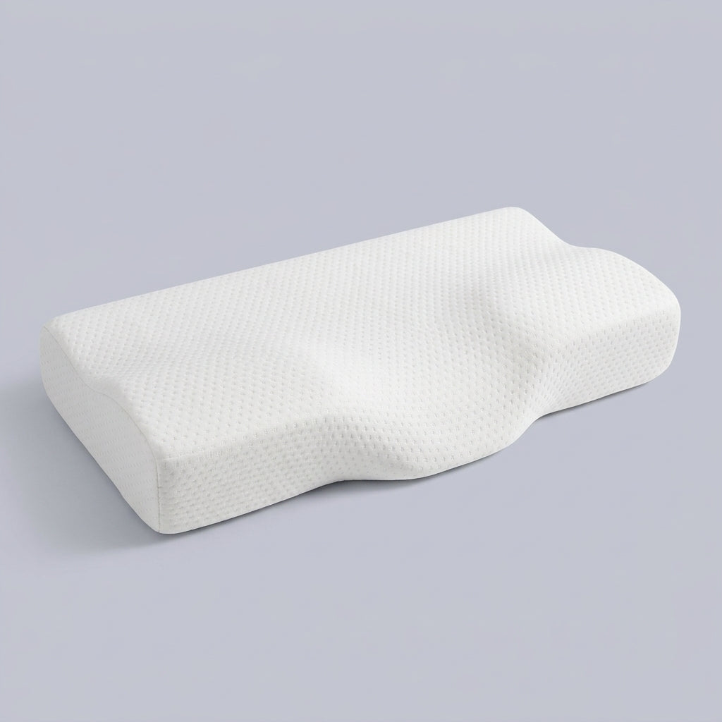 Almohada cervical mariposa de espuma viscoelástica Mariposa, sobre fondo liso de estudio