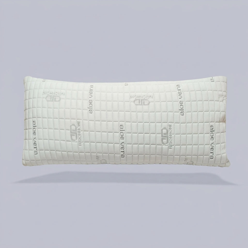 Almohada de copos de viscoelástica con aloe vera Copos, sobre fondo liso de estudio