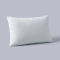 Pack de dos protectores de almohada Doble, sobre fondo liso de estudio