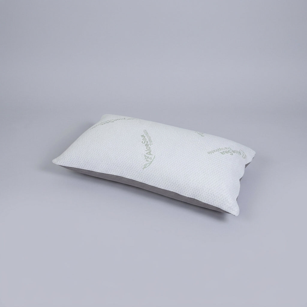Almohada de viscocopos de firmeza media-alta Copo, sobre fondo liso de estudio