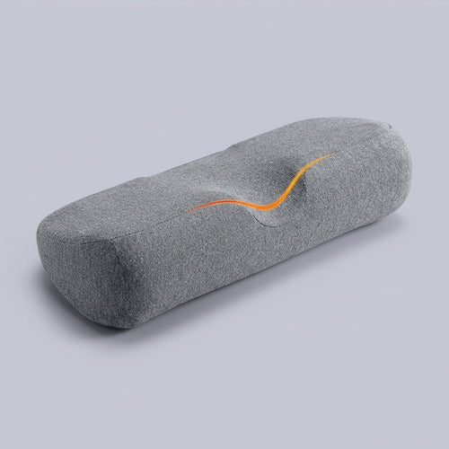 Almohada cervical de contorno columnar Pilar, sobre fondo liso de estudio